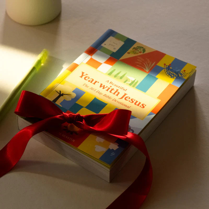 A Beautiful Year with Jesus: The 365 Day Bible Devotional - Daily Reflections and Bible Study in a Year for Busy Schedules